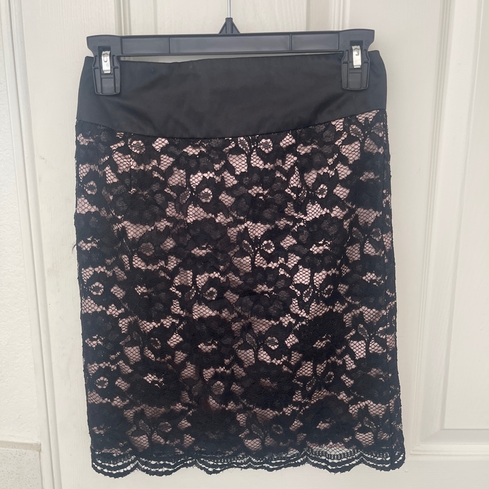 Forever 21 Lace Pencil Skirt XS - Picture 2 of 4